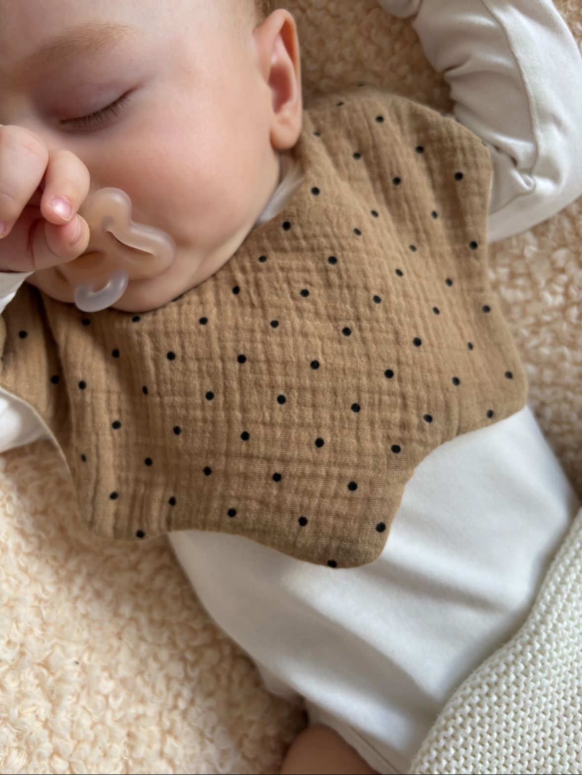 Organic Dribble Bib - Polkadot